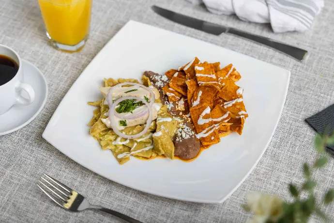 Menú 2. Chilaquiles Divorciados.