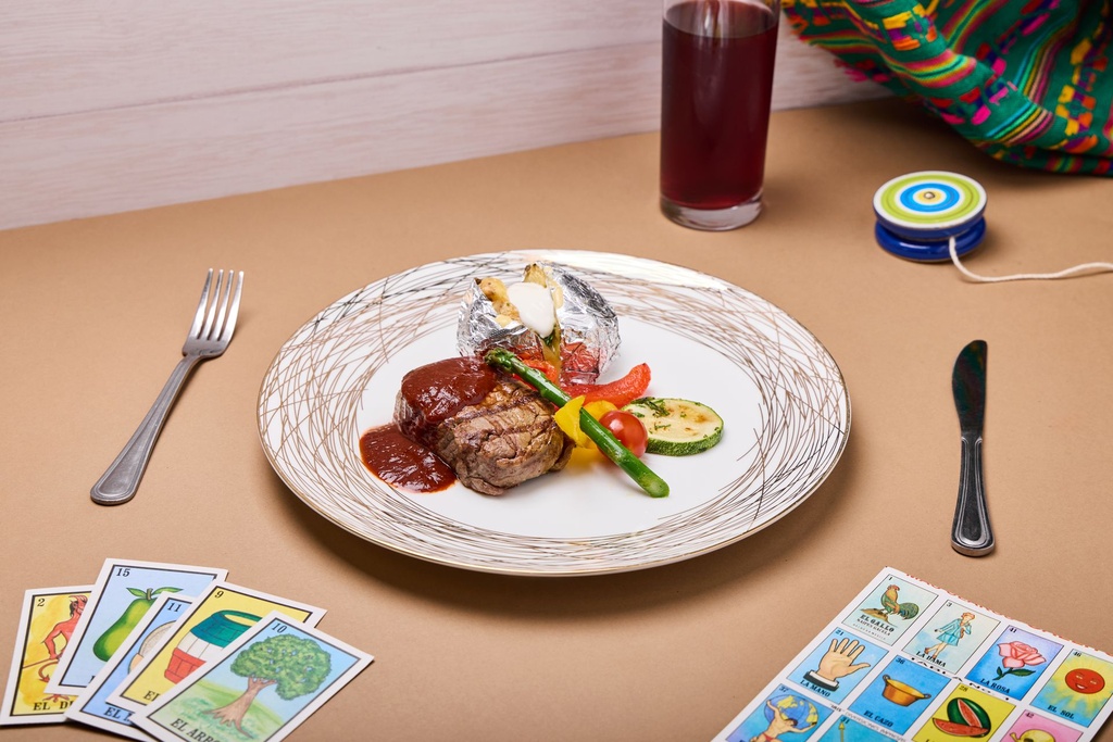 Menú 4. Filete de res con salsa de 3 chiles.