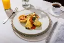 Menú 5. Omelette espinacas con salsa poblana.