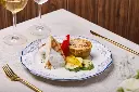Menú 2. Suprema de ave en salsa de 3 quesos.