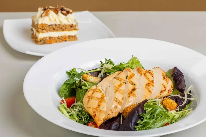 1. Ensalada César con pollo