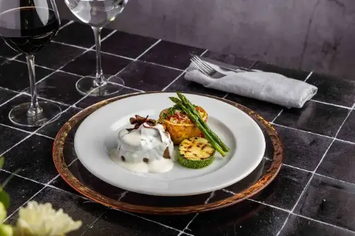 Menú 2. Medallón con costra de champiñones.