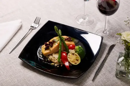 Menú 2. Salmón al ajillo.