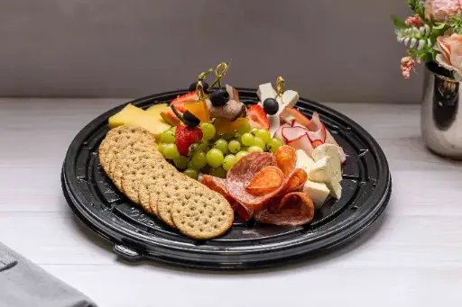 Charola de quesos y carnes frías